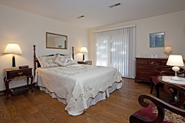 Rose guestroom at the Baladerry Inn, Gettysburg